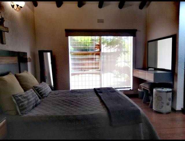 4 BEDROOM APARTMENT FOR SALE IN VAN RIEBEECK PARK